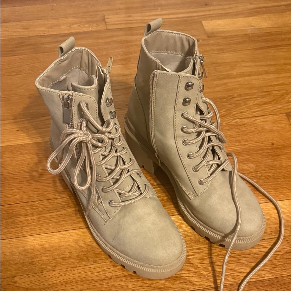 Esprit Women's Light Tan Combat Boots